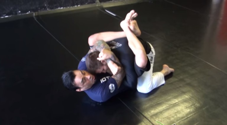 Techniques: Armbar From Rubber Guard